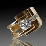 Anillo Vintage Dorado Irregular con Zircónia