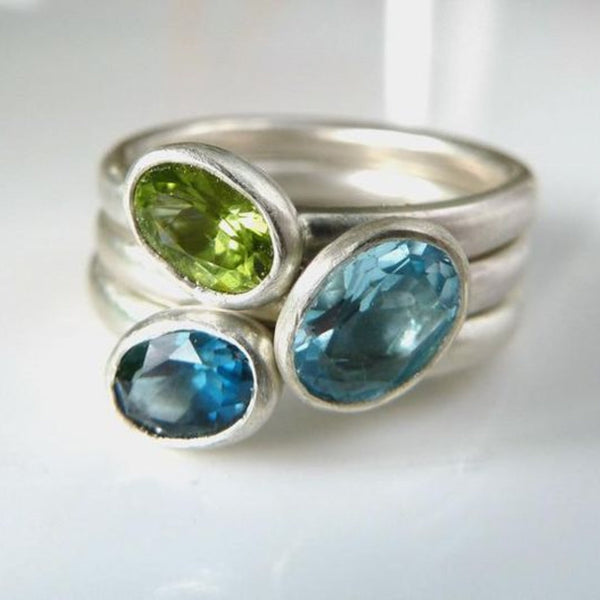 Anillo Vintage de Plata con Piedras de Circonio Ovaladas