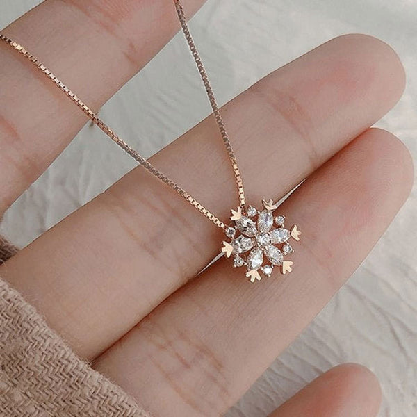 Collar de Cristal con Copo de Nieve Brillante en Oro y Plata