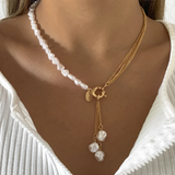 Collar elegante con colgante de perlas