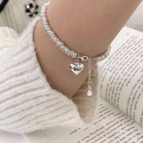 Pulsera elegante con corazón de plata