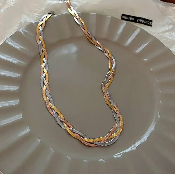 Collar Elegante en Dorado y Plateado