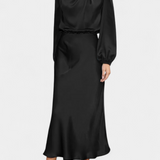 Cecila Vestido Maxi con Cuello Alto y Detalle Floral