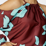 Monte Vestido Largo con Aberturas en Mangas y Estampado Abstracto