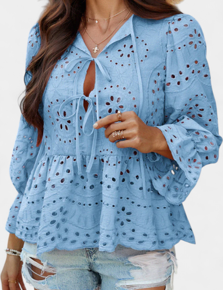 Kayden | Top Bohemio de Encaje con Corte Fluido