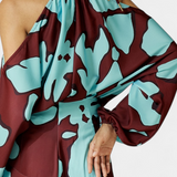 Monte Vestido Largo con Aberturas en Mangas y Estampado Abstracto