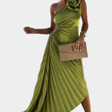 Leire Vestido de Cóctel Asimétrico con Aplique Floral y Falda Plisada