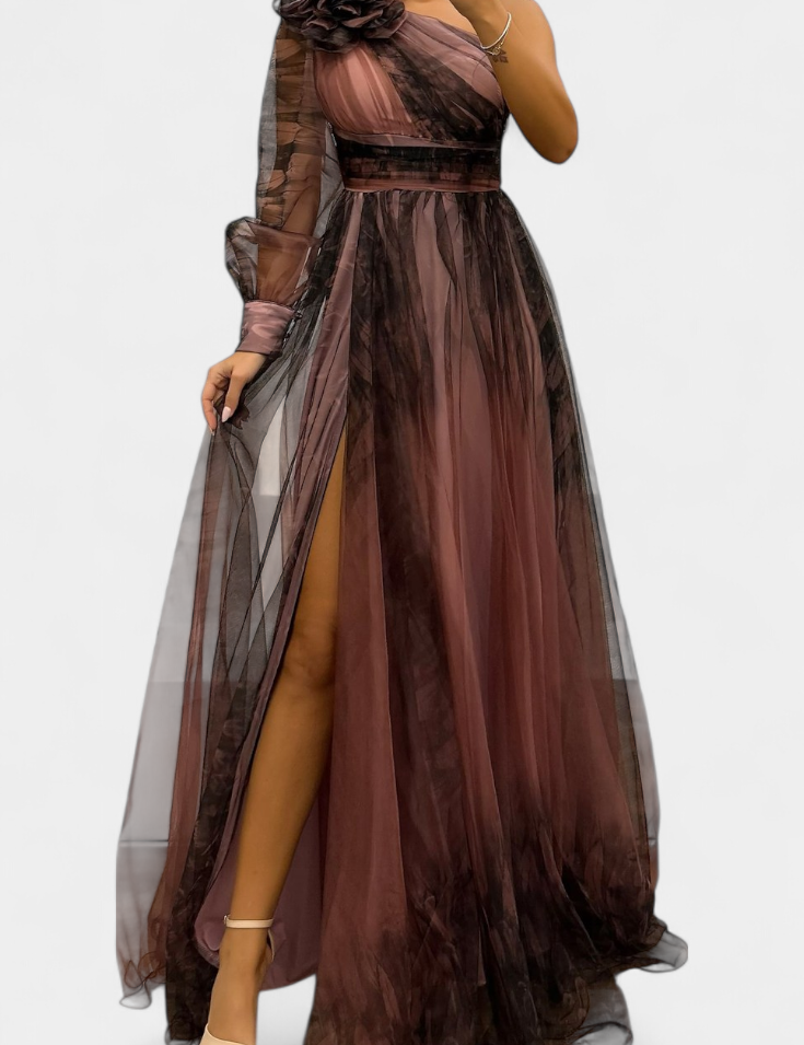 Becca Vestido Maxi de Chiffón con Hombro Descubierto y Flor Voluminosa