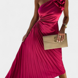 Leire Vestido de Cóctel Asimétrico con Aplique Floral y Falda Plisada