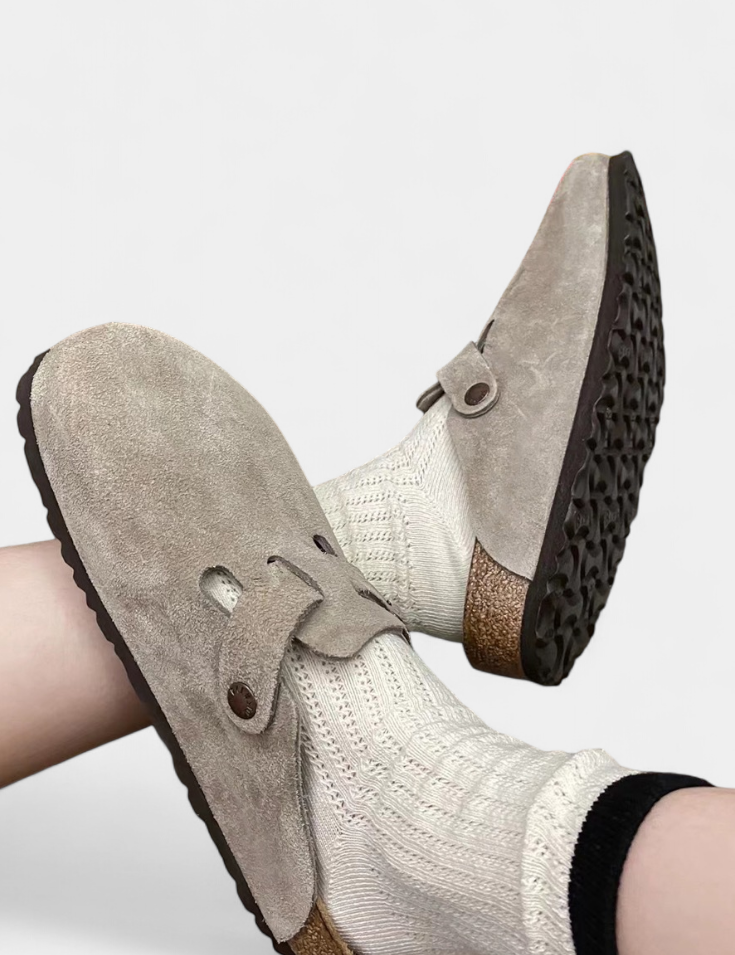 Aubree Zuecos Unisex de Gamuza con Hebilla Ajustable