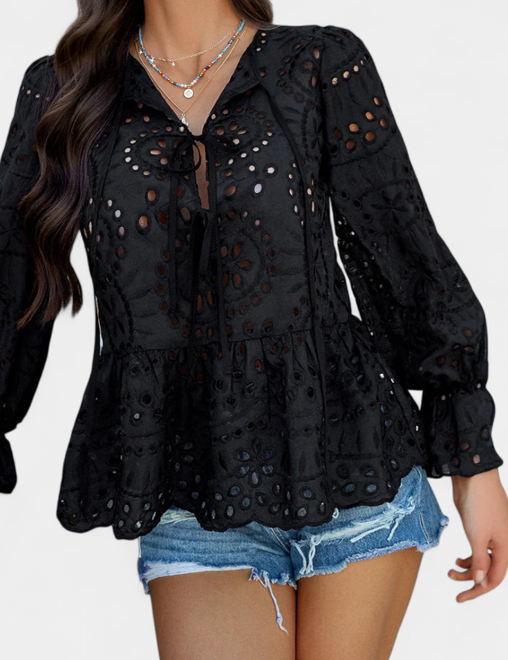 Kayden | Top Bohemio de Encaje con Corte Fluido