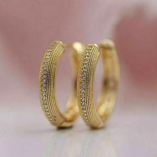 Pendientes Vintage en Oro con Patrón Elegante
