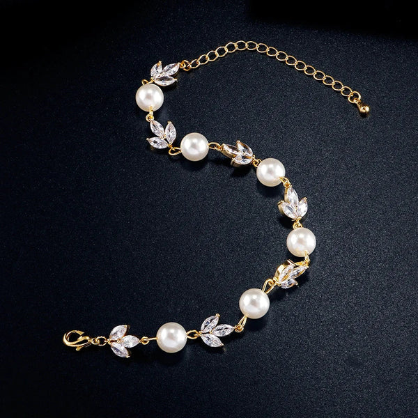 Pulsera Vintage con Perlas y Hojas de Oro